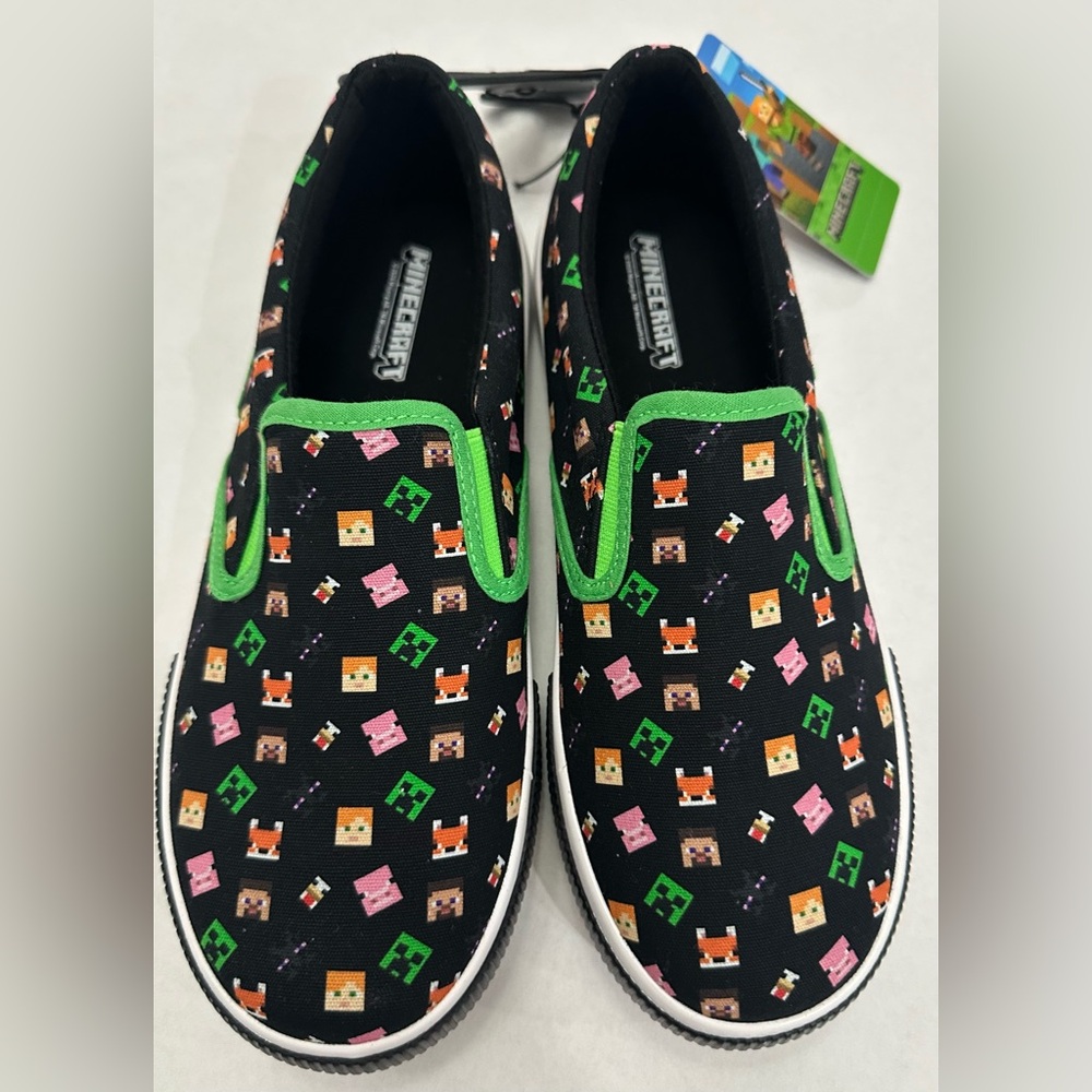 Minecraft Kids Slip-On Black with Green Trim Canvas Sneakers Size 4 NWT
42/80